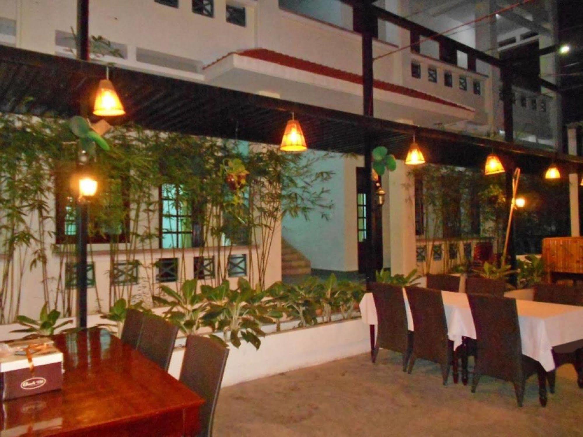 OYO 381 Tuyet Mai Hotel Nha Trang Ngoại thất bức ảnh