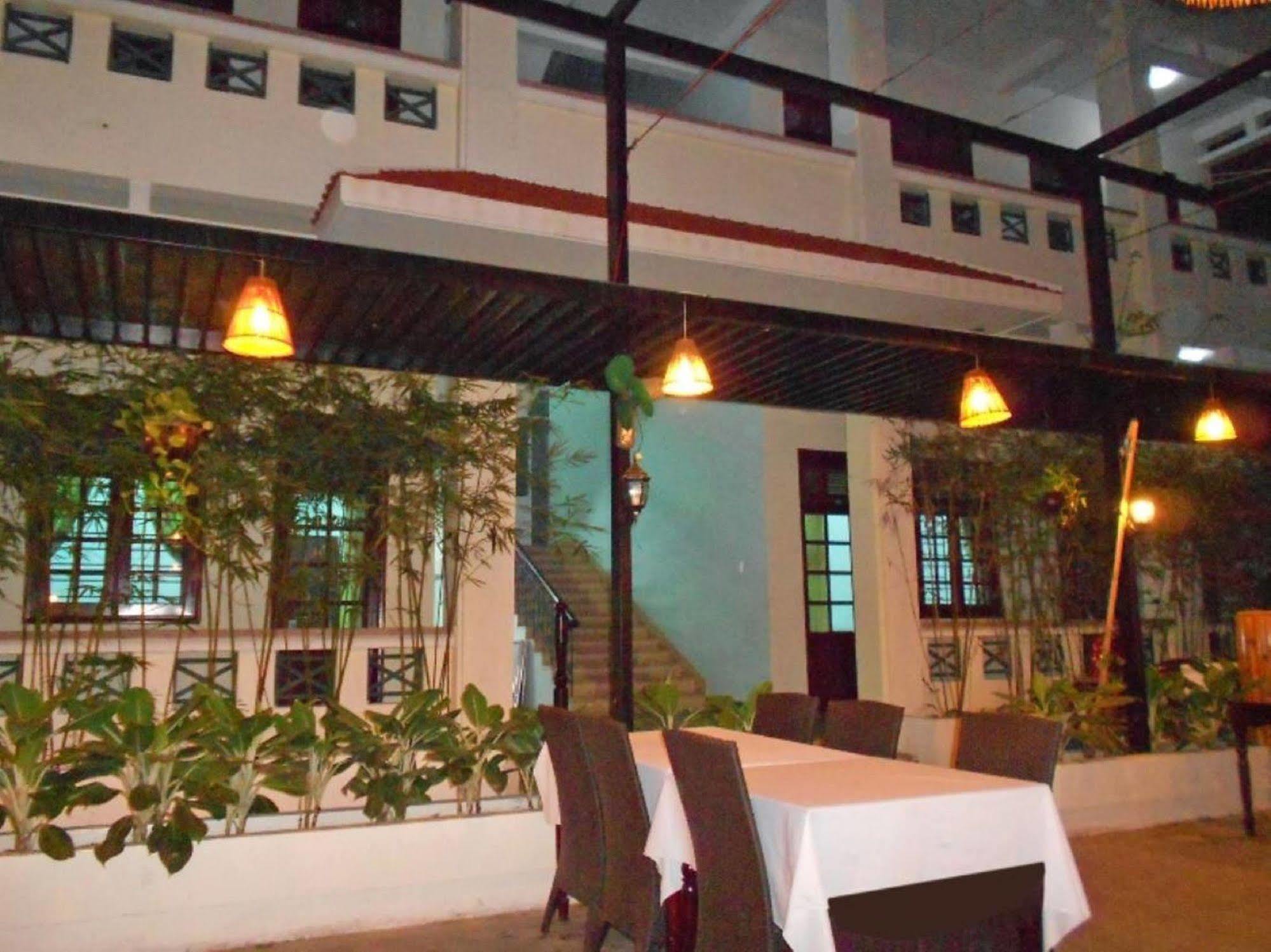 OYO 381 Tuyet Mai Hotel Nha Trang Ngoại thất bức ảnh